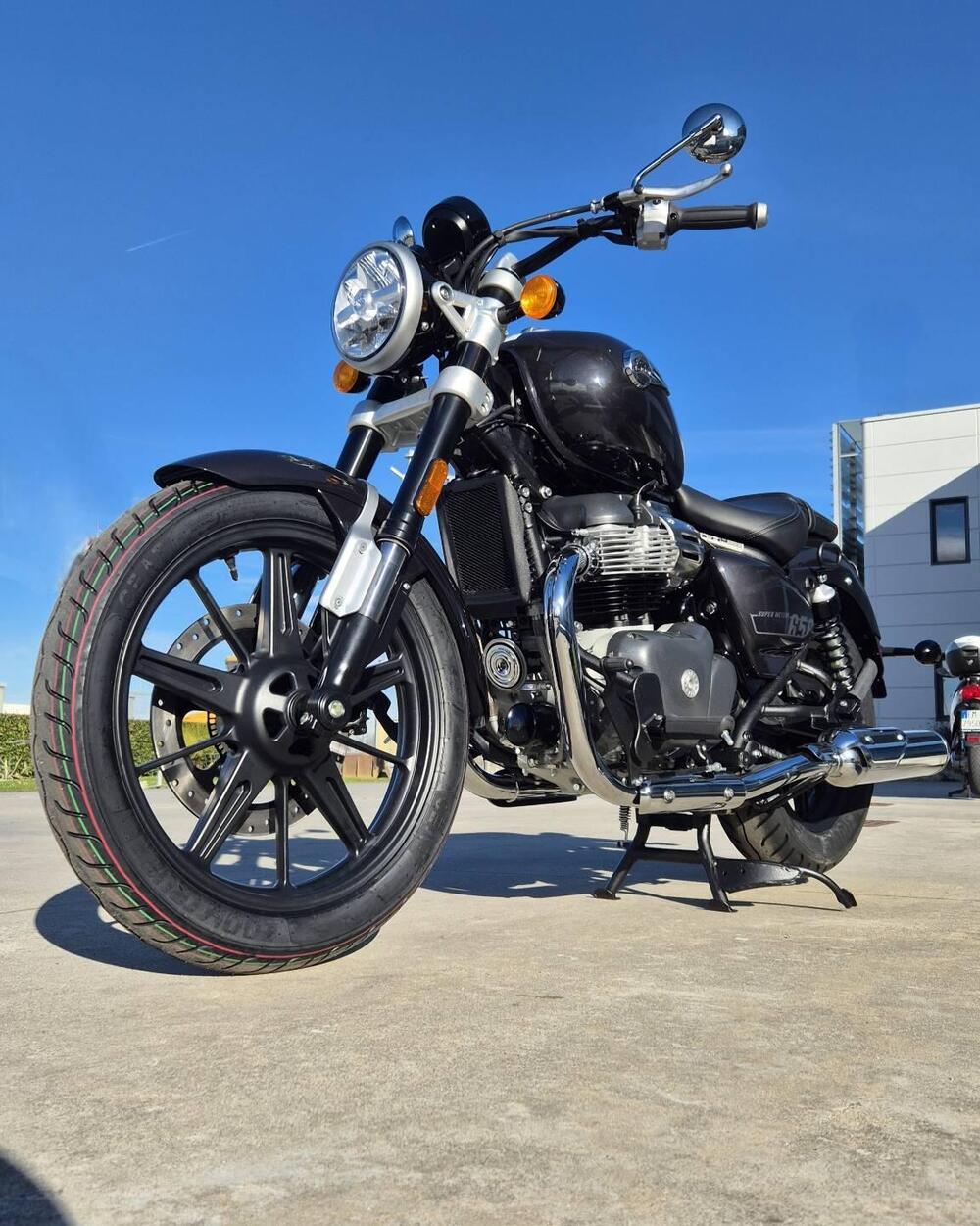 Royal Enfield Super Meteor 650 (2023 - 26) (3)