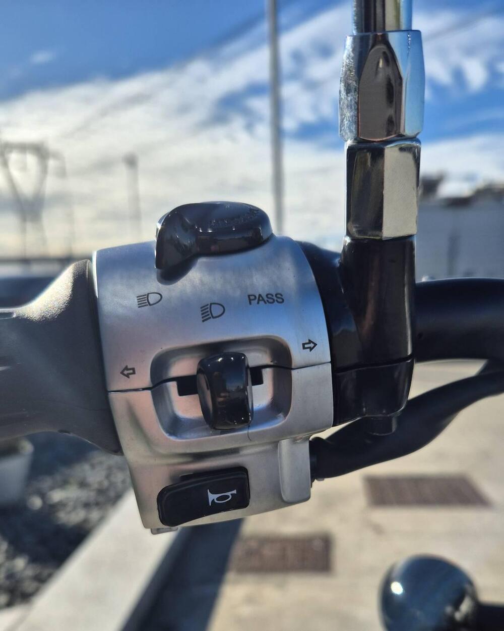 Royal Enfield Super Meteor 650 (2023 - 26) (5)