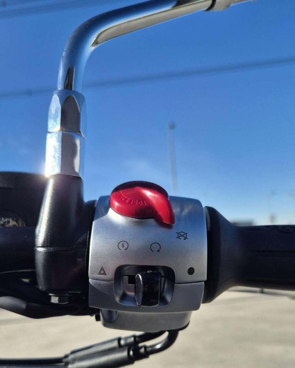 Royal Enfield Super Meteor 650 (2023 - 26) (6)