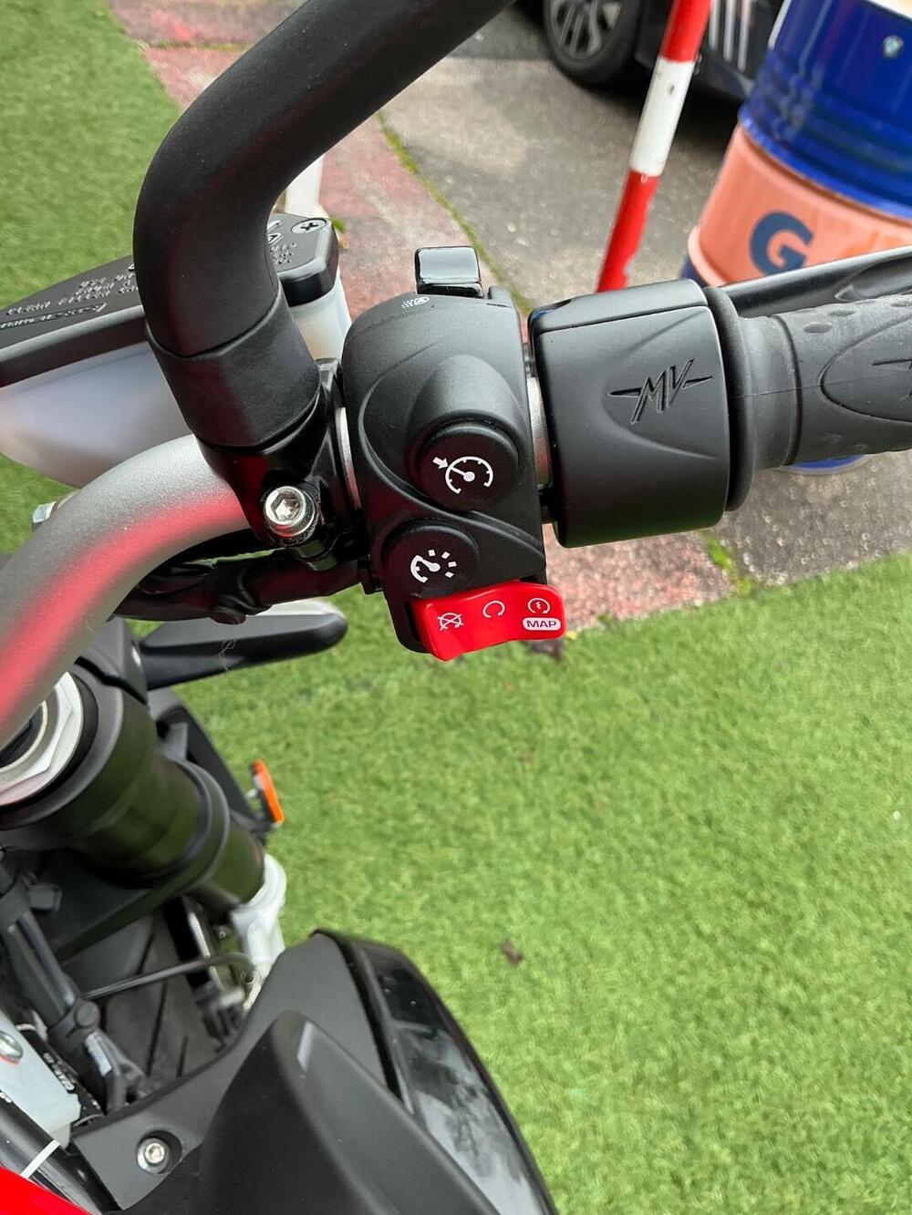 MV Agusta Brutale 800 Rosso (2021 - 23) (14)