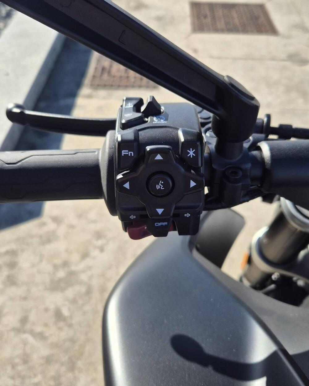 CFMOTO 800NK Advanced (2023 - 26) (8)