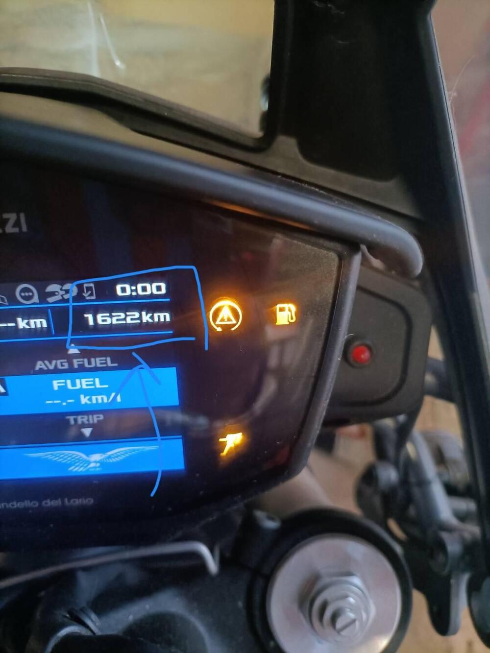 Moto Guzzi V85 TT (2021 - 23) (8)