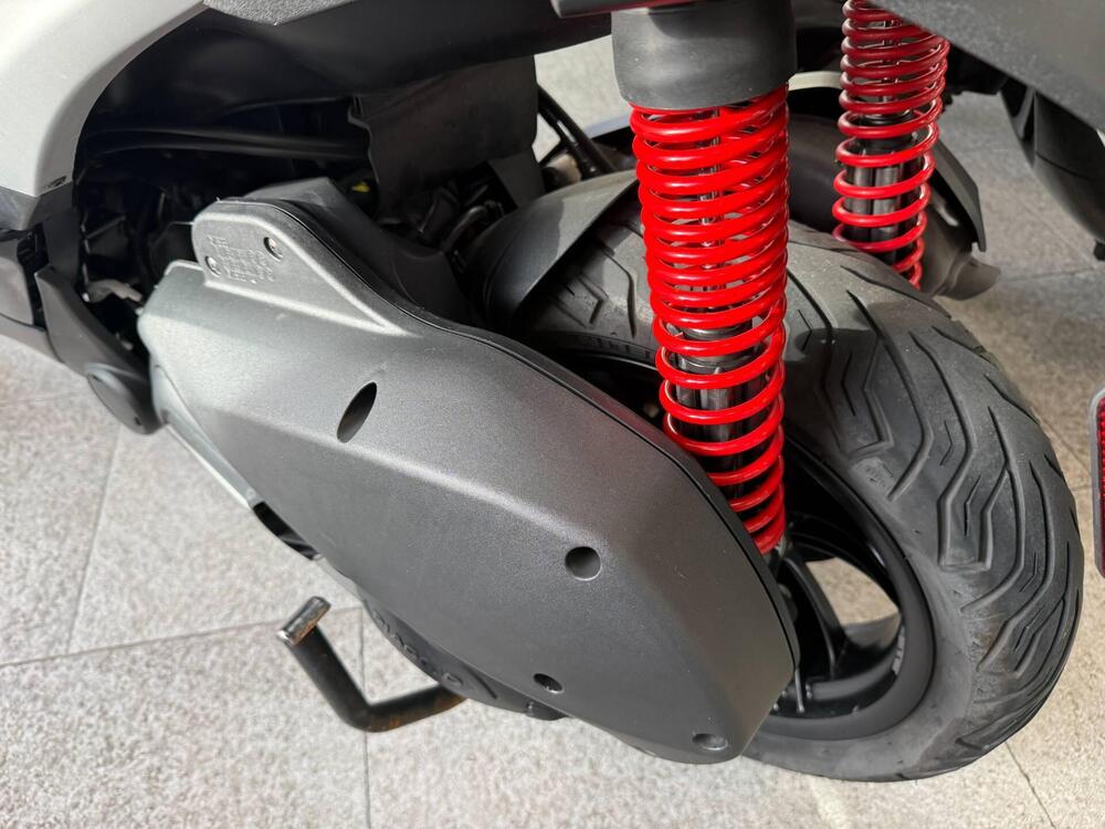 Piaggio MP3 300 Sport ABS Hpe (2021 - 24) (4)