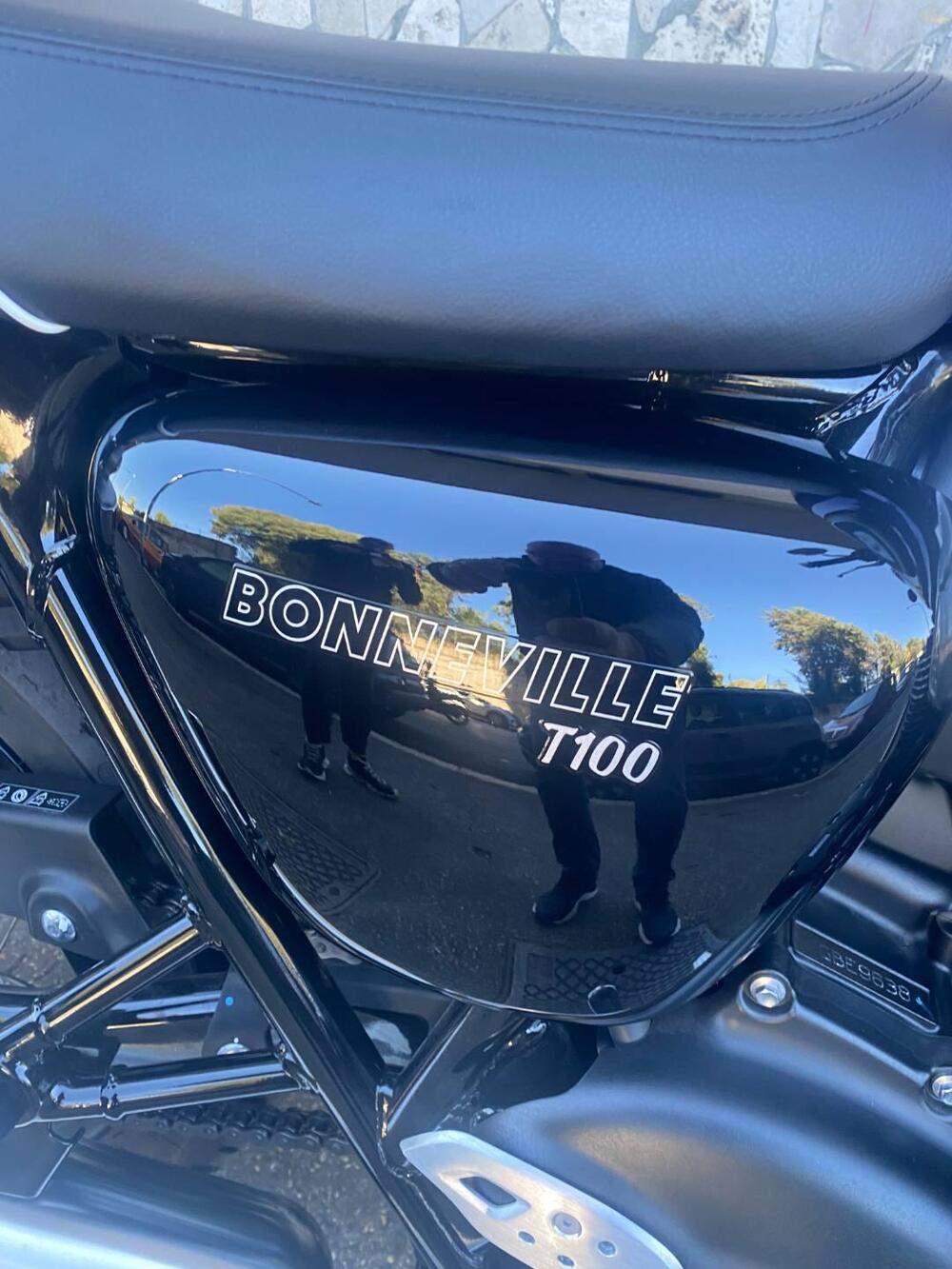 Triumph Bonneville T100 Stealth Edition (2024) (3)