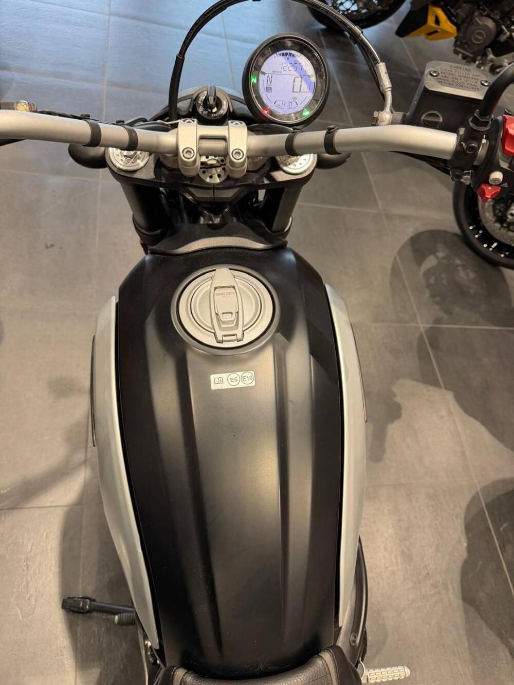 Ducati Scrambler 800 Icon Dark (2020) (4)
