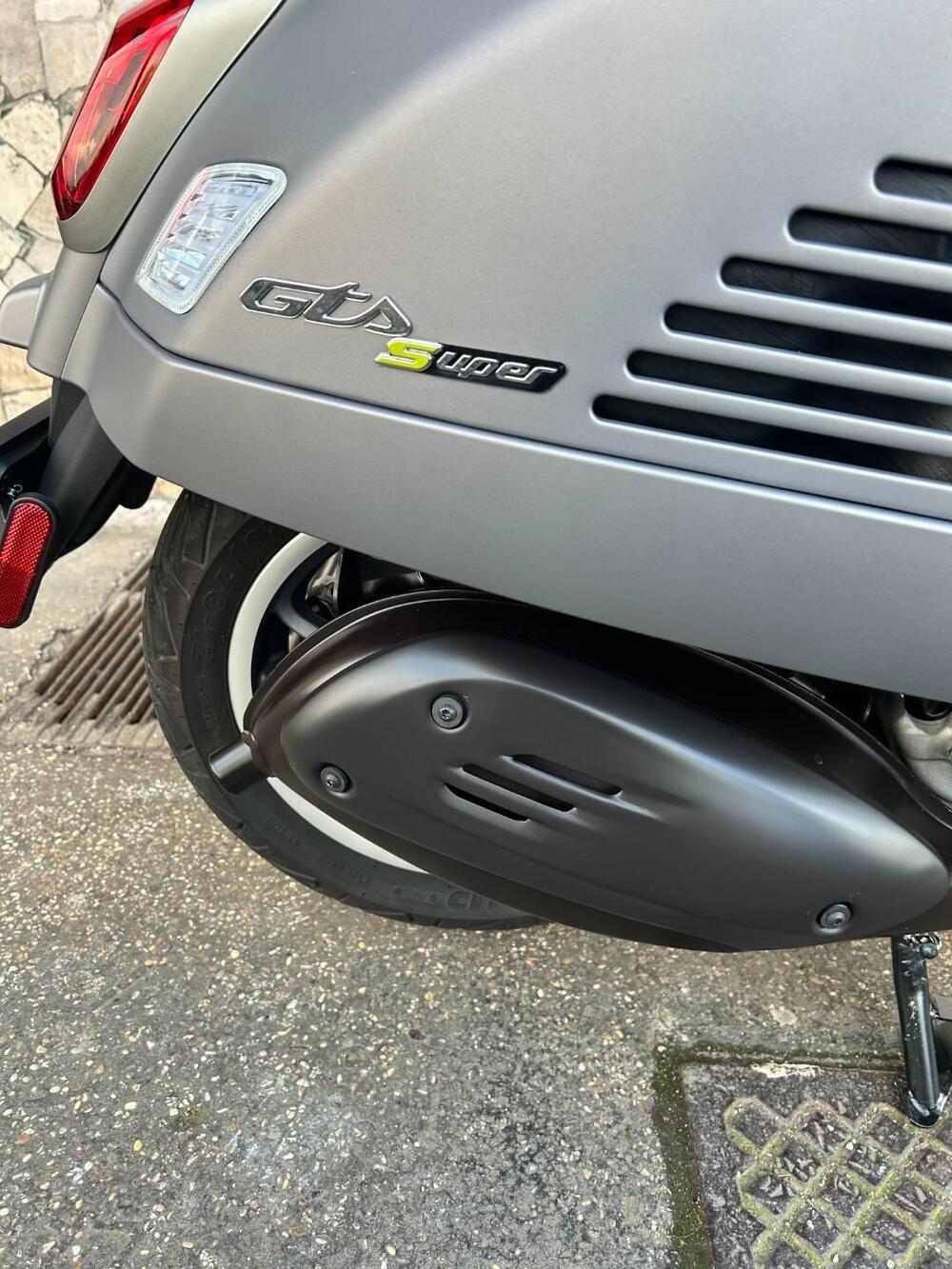 Vespa GTS 300 Supertech Hpe (2021 - 22) (2)