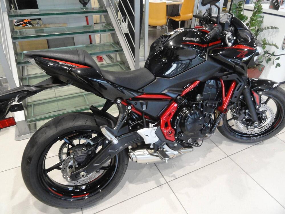Kawasaki Z 650 (2025 - 26) (7)