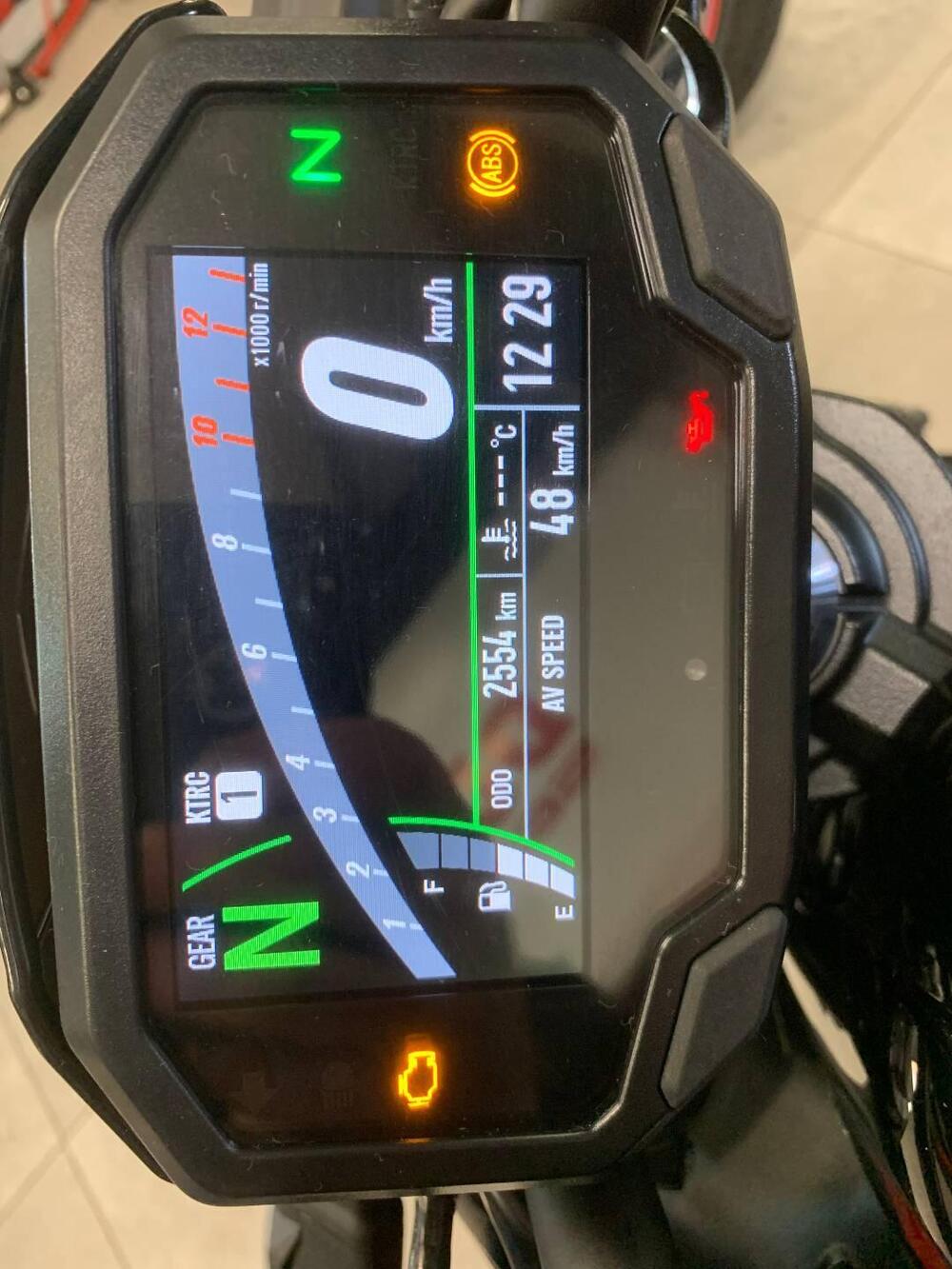 Kawasaki Z 650 (2025 - 26) (11)