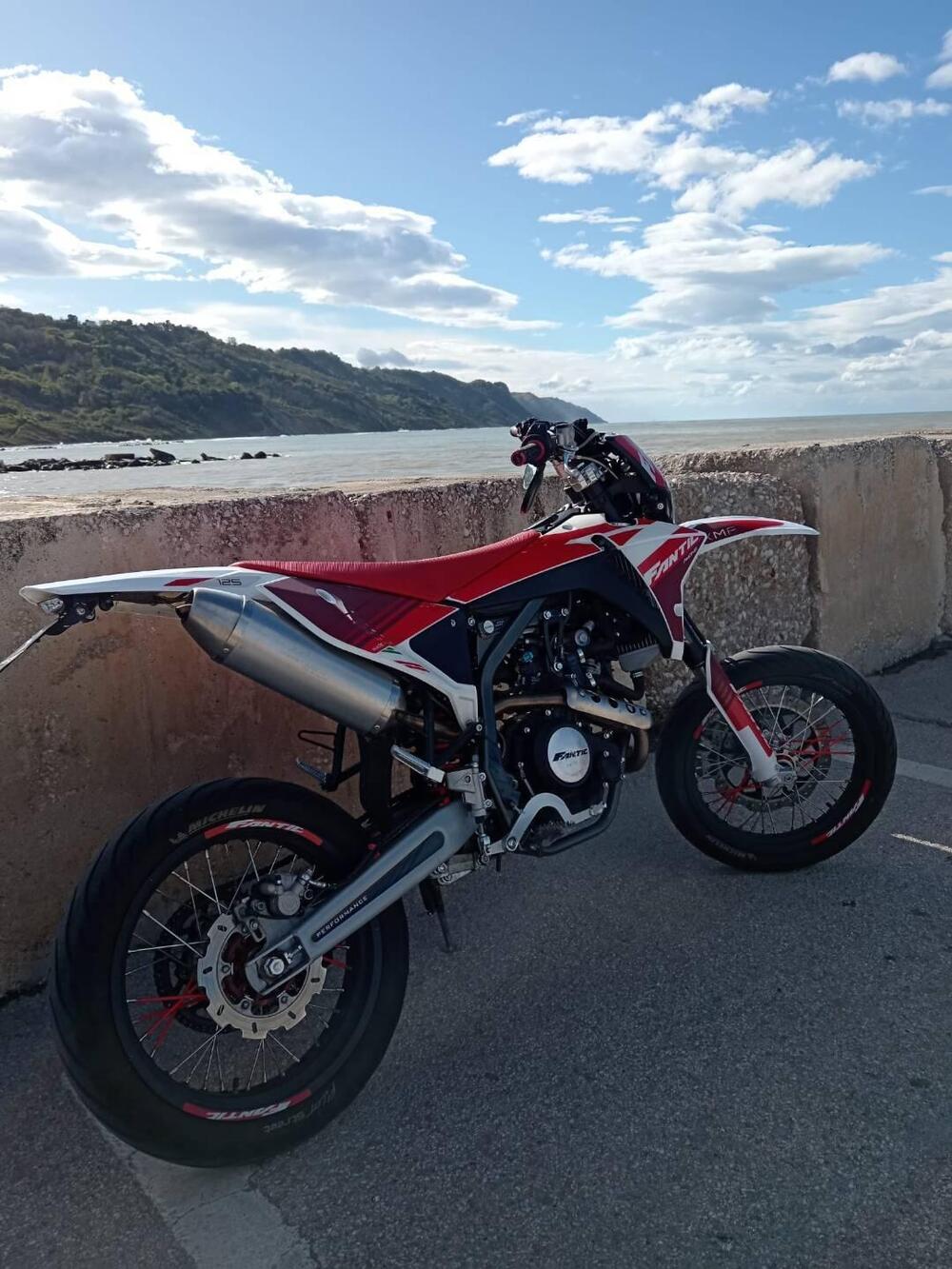 Fantic Motor XMF 125 Motard Performance 4T (2023 - 24) (7)