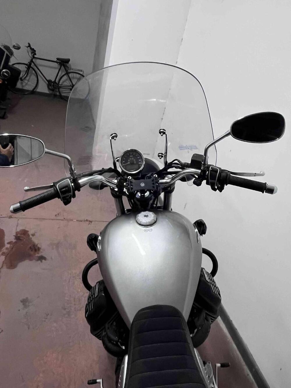 Moto Guzzi V9 Roamer (2021 - 24) (5)
