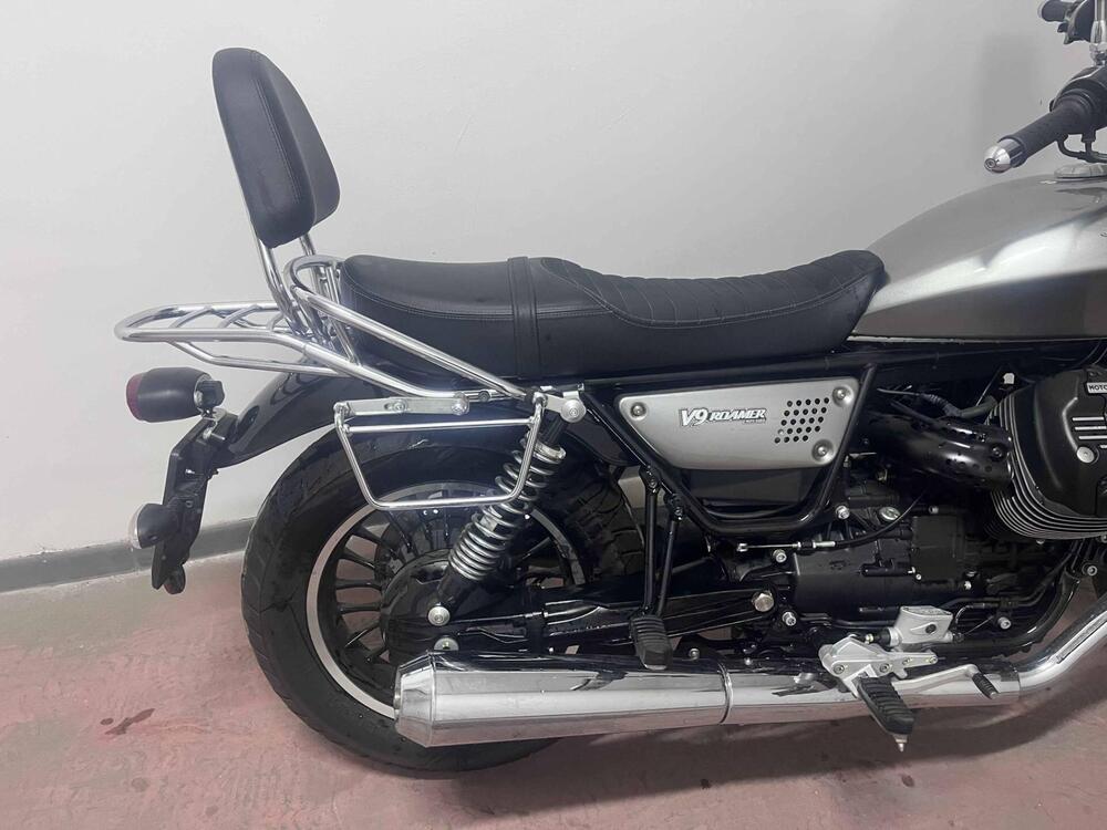 Moto Guzzi V9 Roamer (2021 - 24) (8)