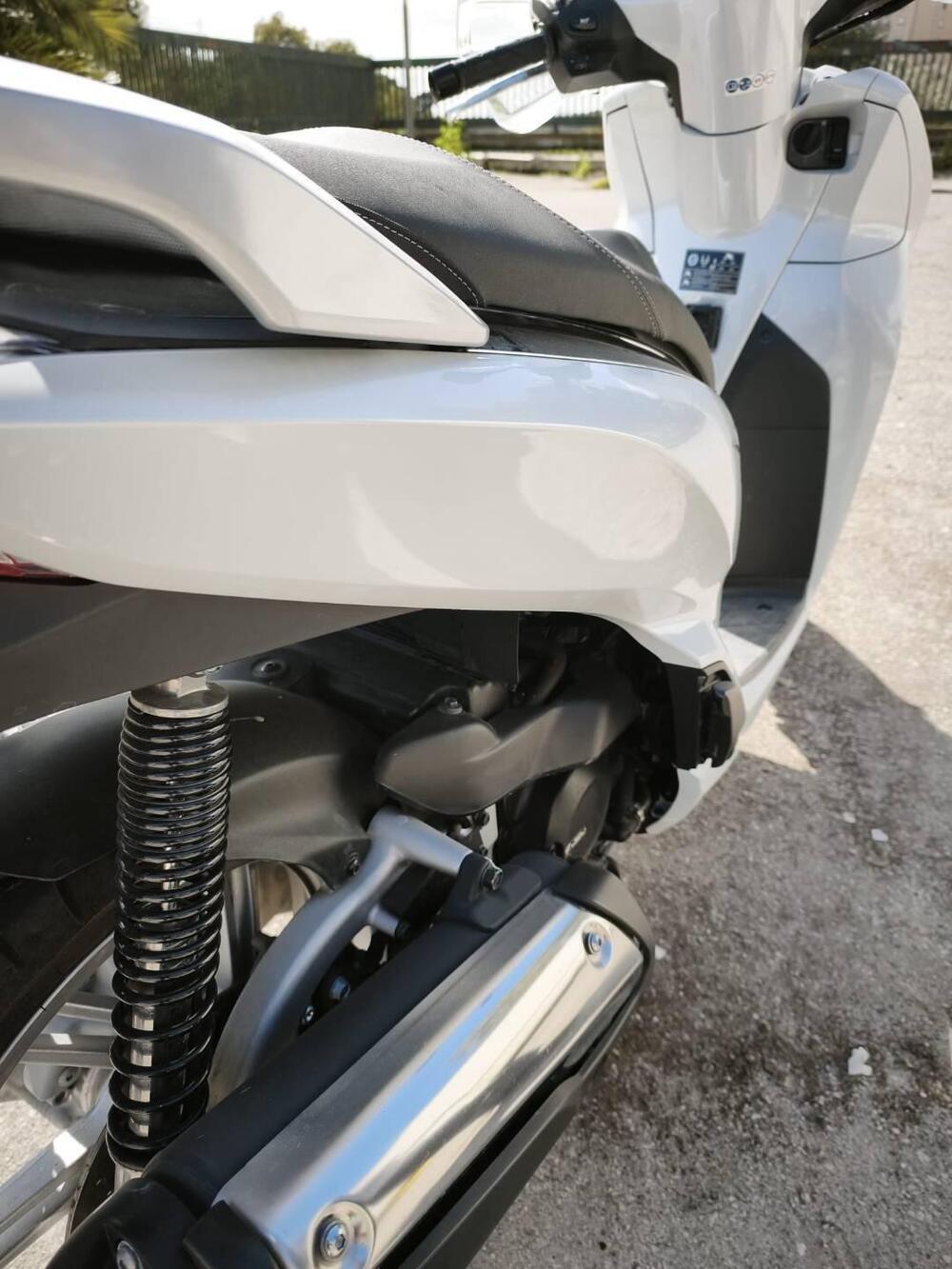 Honda SH 300 i ABS (2016 - 20) (10)