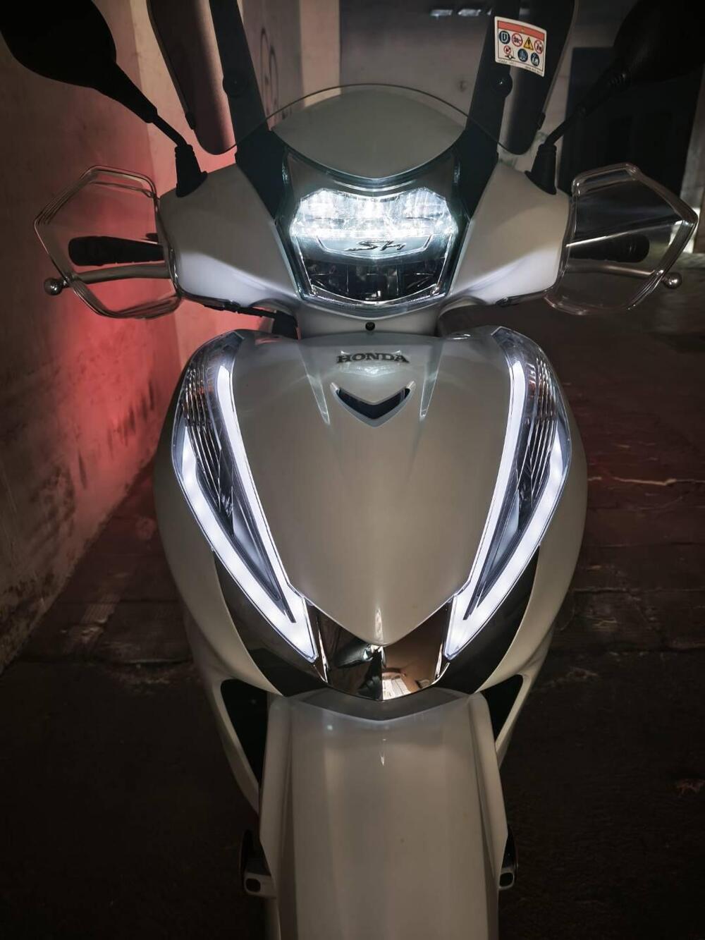 Honda SH 300 i ABS (2016 - 20) (11)