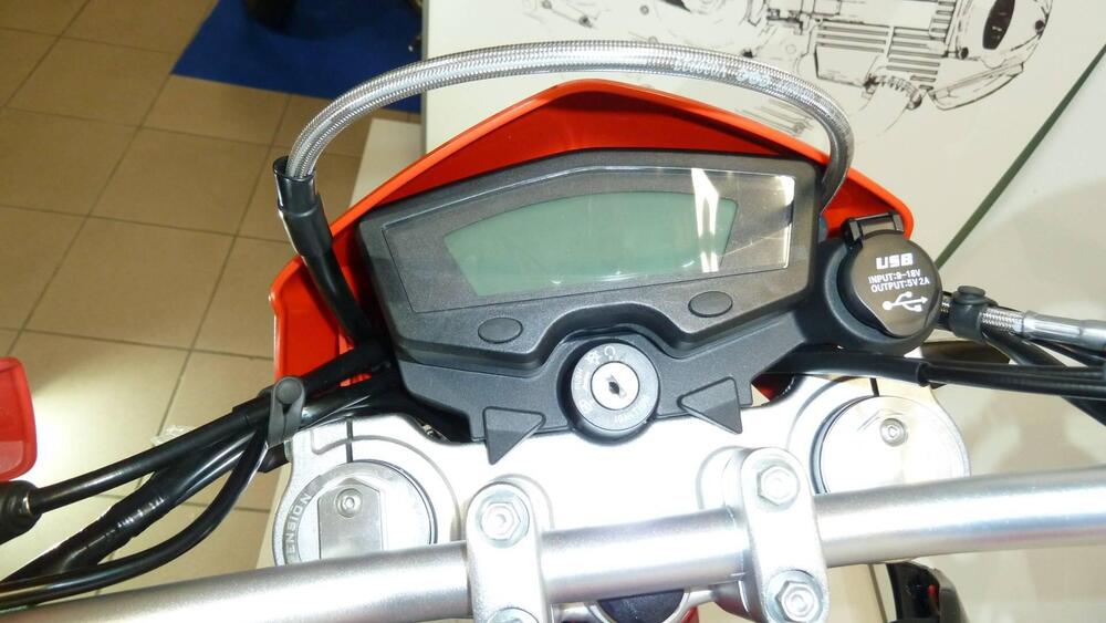 Swm SM 125 R (2025 - 26) (5)