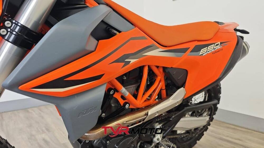 KTM 690 Enduro R (2022 - 25) (10)