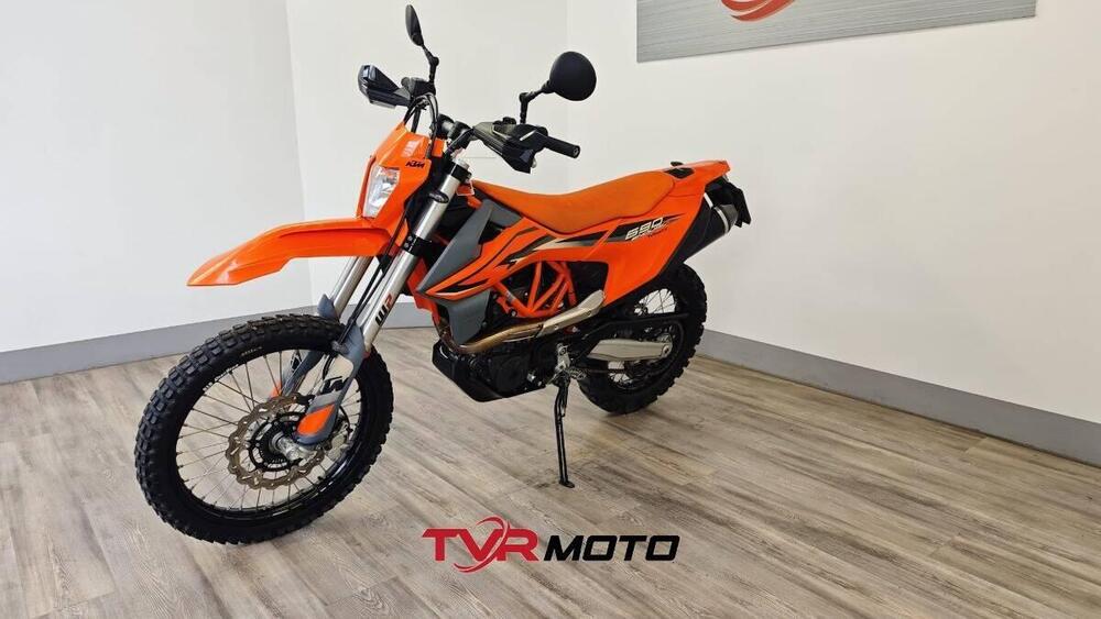 KTM 690 Enduro R (2022 - 25) (4)