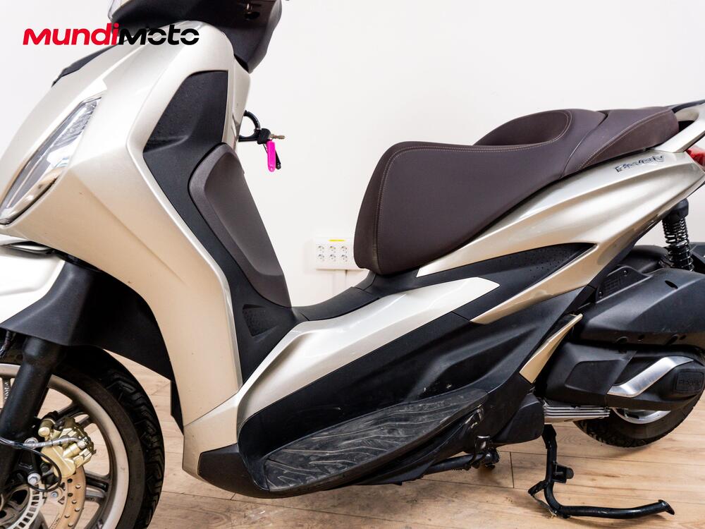 Piaggio Beverly 300 Hpe (2021) (9)