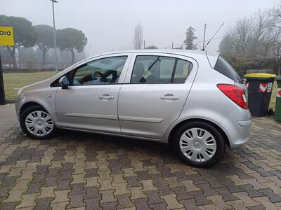 Opel Corsa 1.2 5 porte Club del 2007 usata a Mestrino