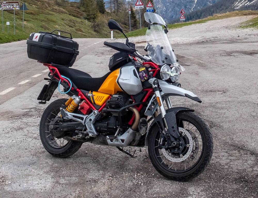 Moto Guzzi V85 TT Evocative Graphics (2021 - 23)