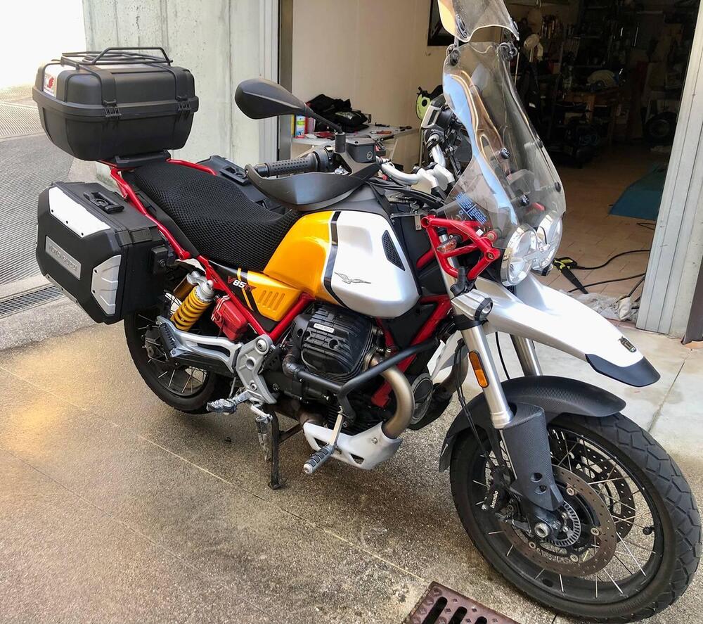 Moto Guzzi V85 TT Evocative Graphics (2021 - 23) (9)