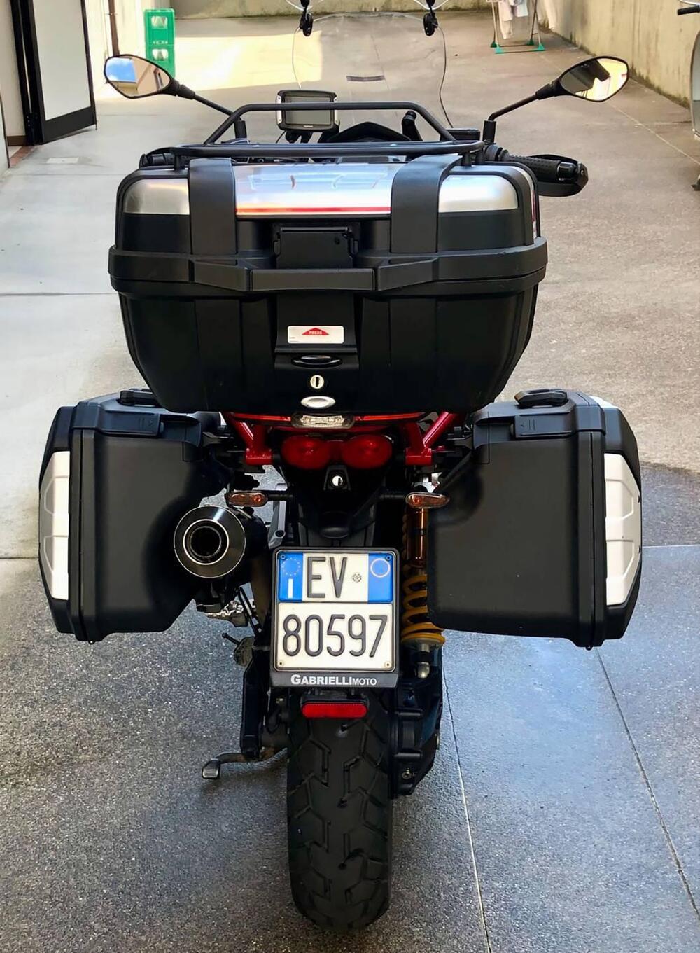 Moto Guzzi V85 TT Evocative Graphics (2021 - 23) (11)