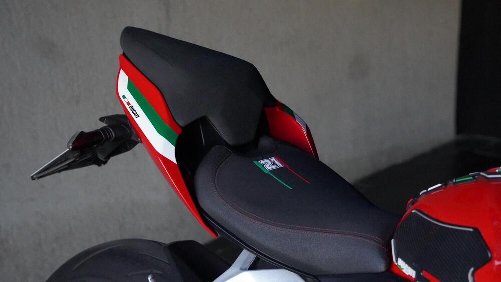 Ducati Panigale V2 Bayliss 1st Championship 20th Anniversary (2021 - 24) (4)