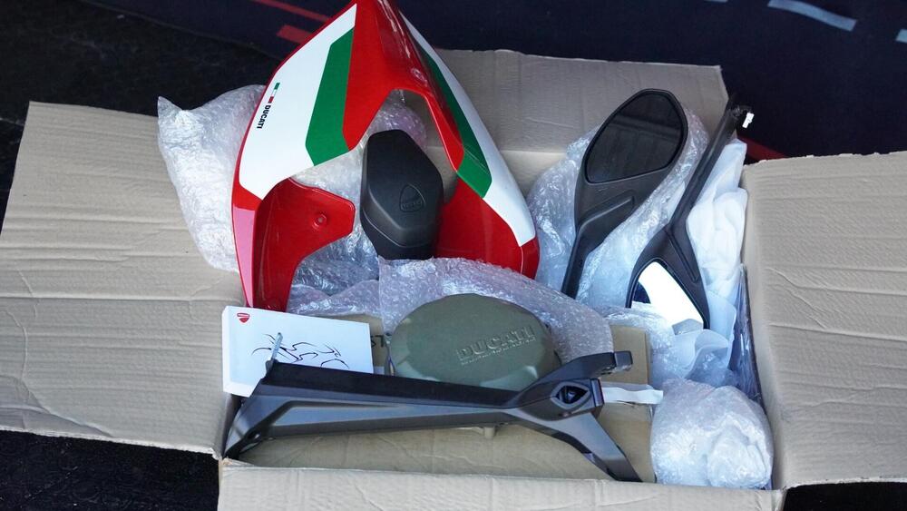 Ducati Panigale V2 Bayliss 1st Championship 20th Anniversary (2021 - 24) (6)