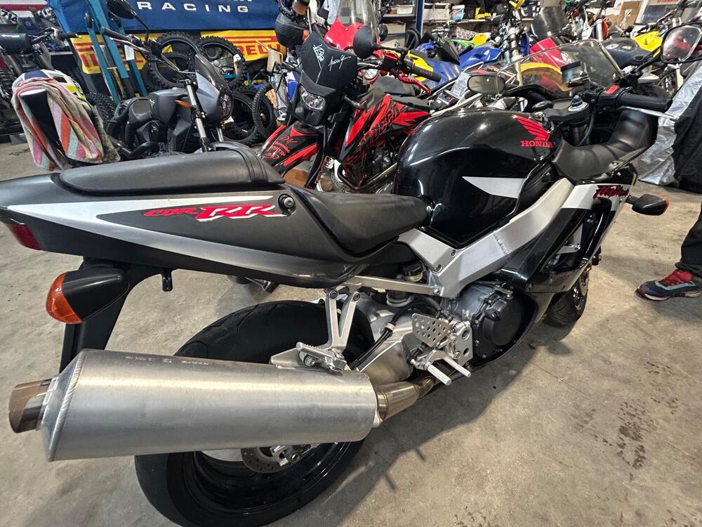 Honda CBR 900 RR Fireblade (2000 - 01) (3)