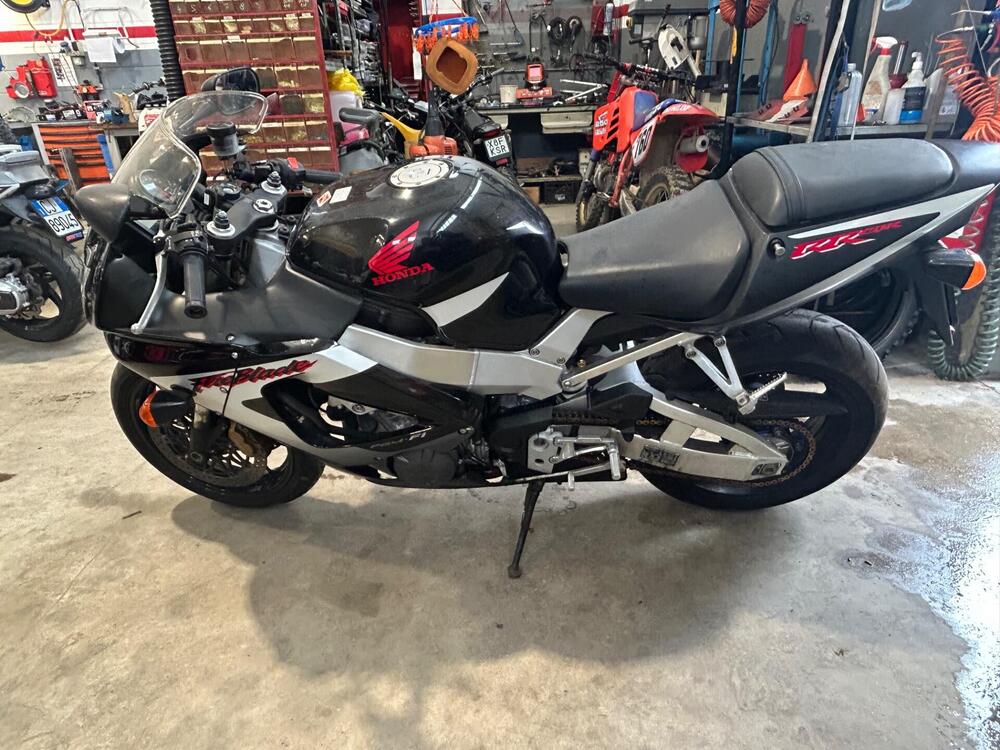 Honda CBR 900 RR Fireblade (2000 - 01) (4)