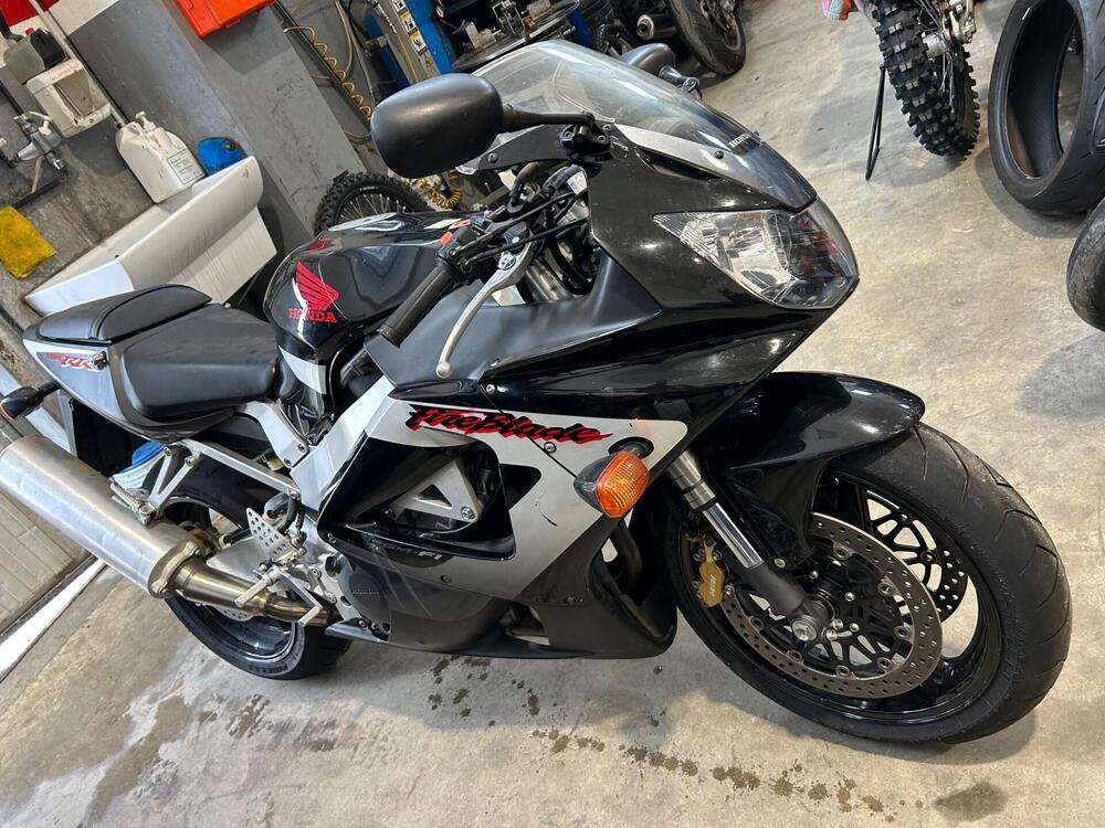 Honda CBR 900 RR Fireblade (2000 - 01) (5)