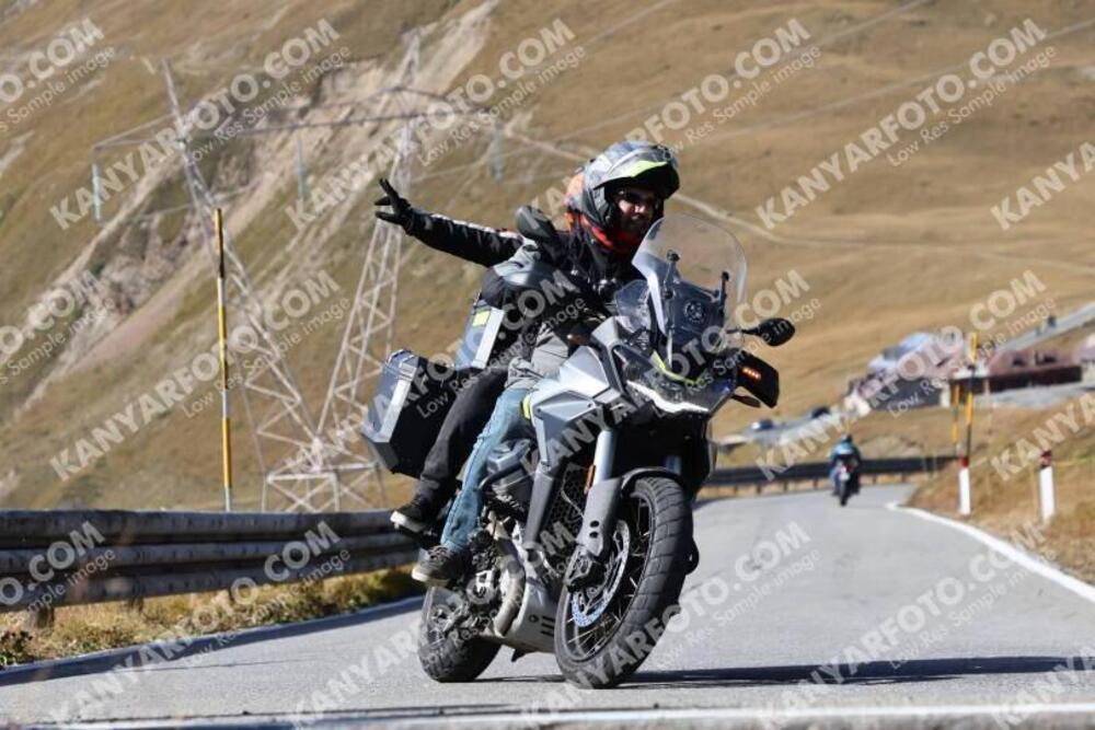 Moto Guzzi Stelvio (2024 - 26) (2)