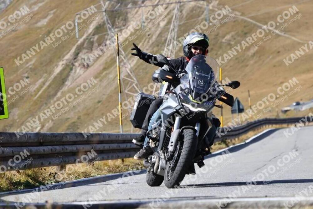 Moto Guzzi Stelvio (2024 - 26) (3)