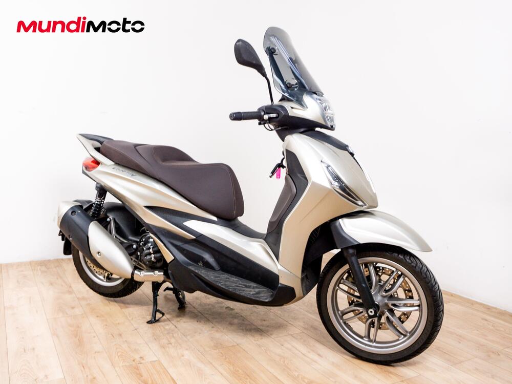Piaggio Beverly 300 Hpe (2021) (2)
