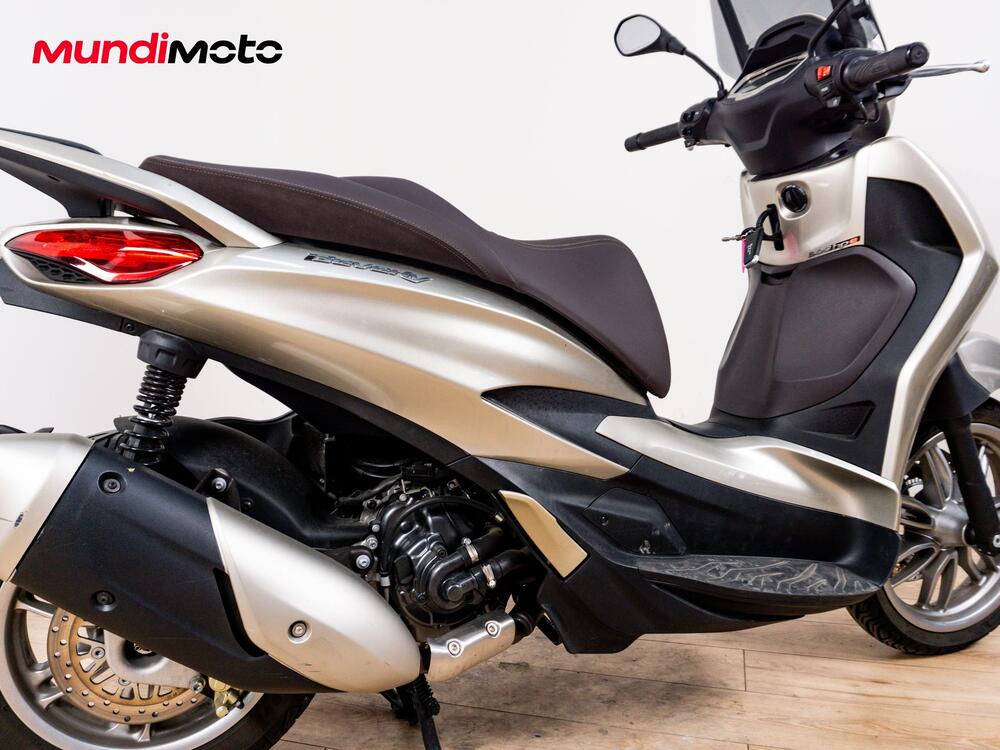 Piaggio Beverly 300 Hpe (2021) (4)