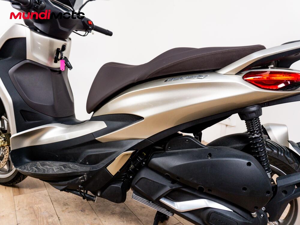 Piaggio Beverly 300 Hpe (2021) (10)