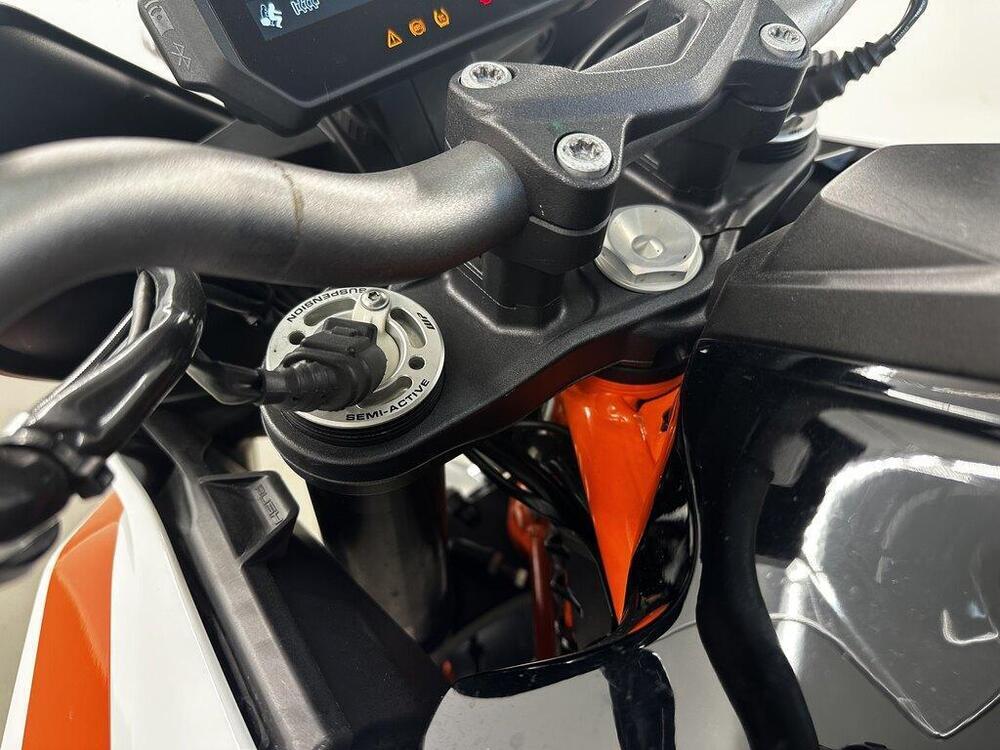 KTM 1290 Super Duke R (2020) (14)