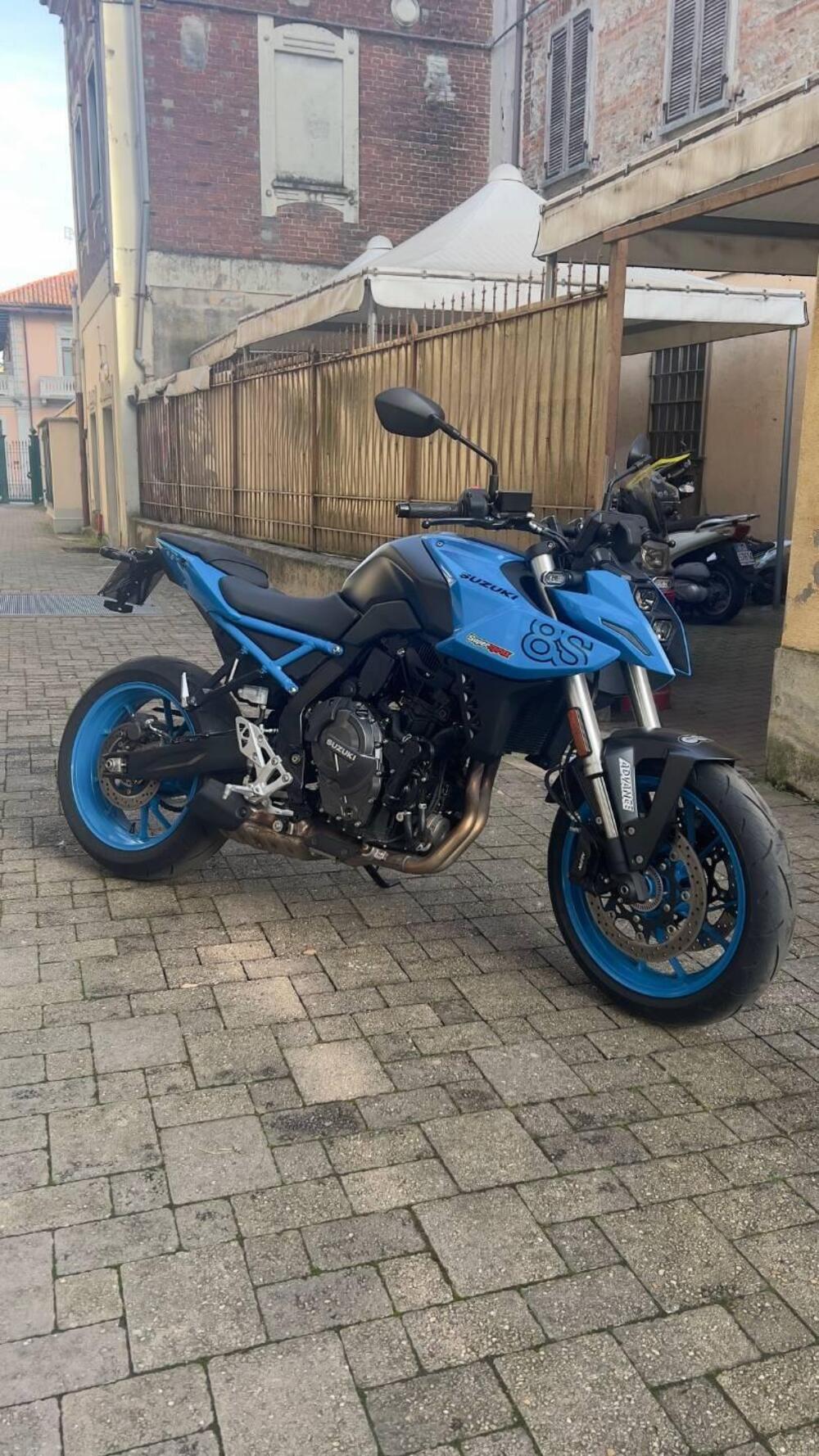 Suzuki GSX-8S (2023 - 24)