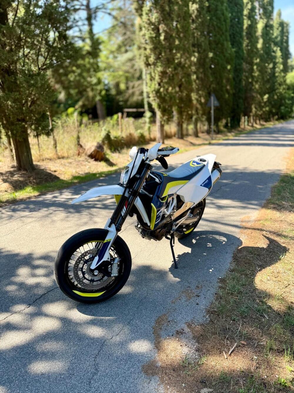 Husqvarna 701 Supermoto (2016) (4)