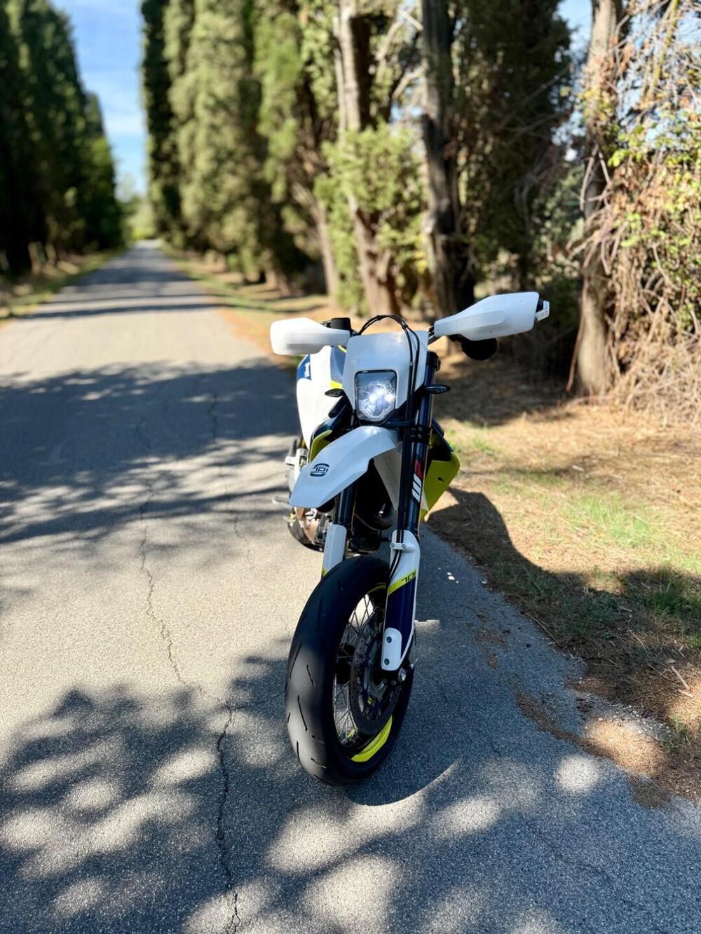 Husqvarna 701 Supermoto (2016) (5)