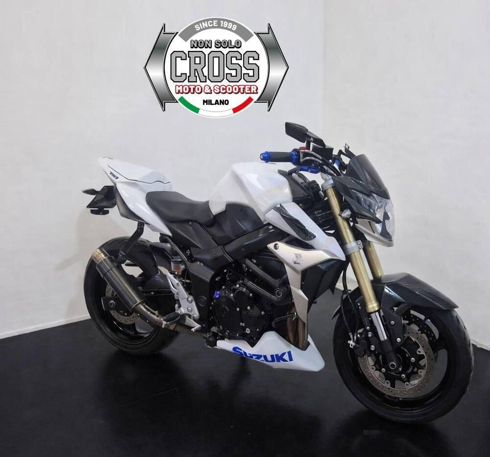 Suzuki GSR 750 (2010 - 15) (2)