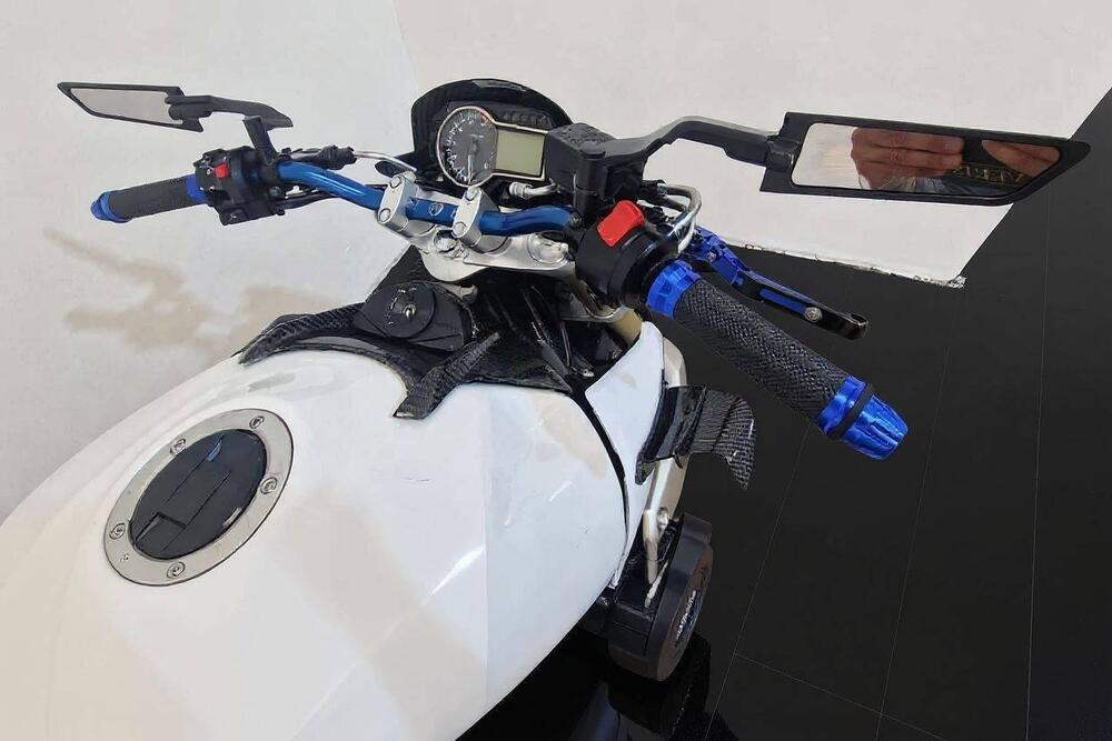 Suzuki GSR 750 (2010 - 15) (8)