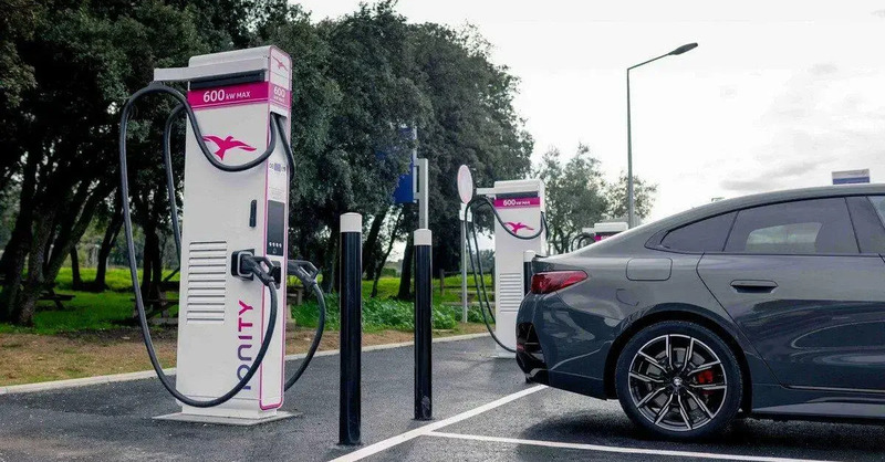Ionity rivoluziona la ricarica elettrica in Europa: arrivano le colonnine Megawatt da 600 kW con tecnologia Alpitronic