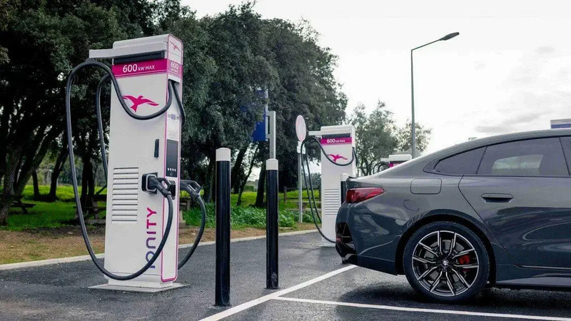 Ionity rivoluziona la ricarica elettrica in Europa: arrivano le colonnine Megawatt da 600 kW con tecnologia Alpitronic
