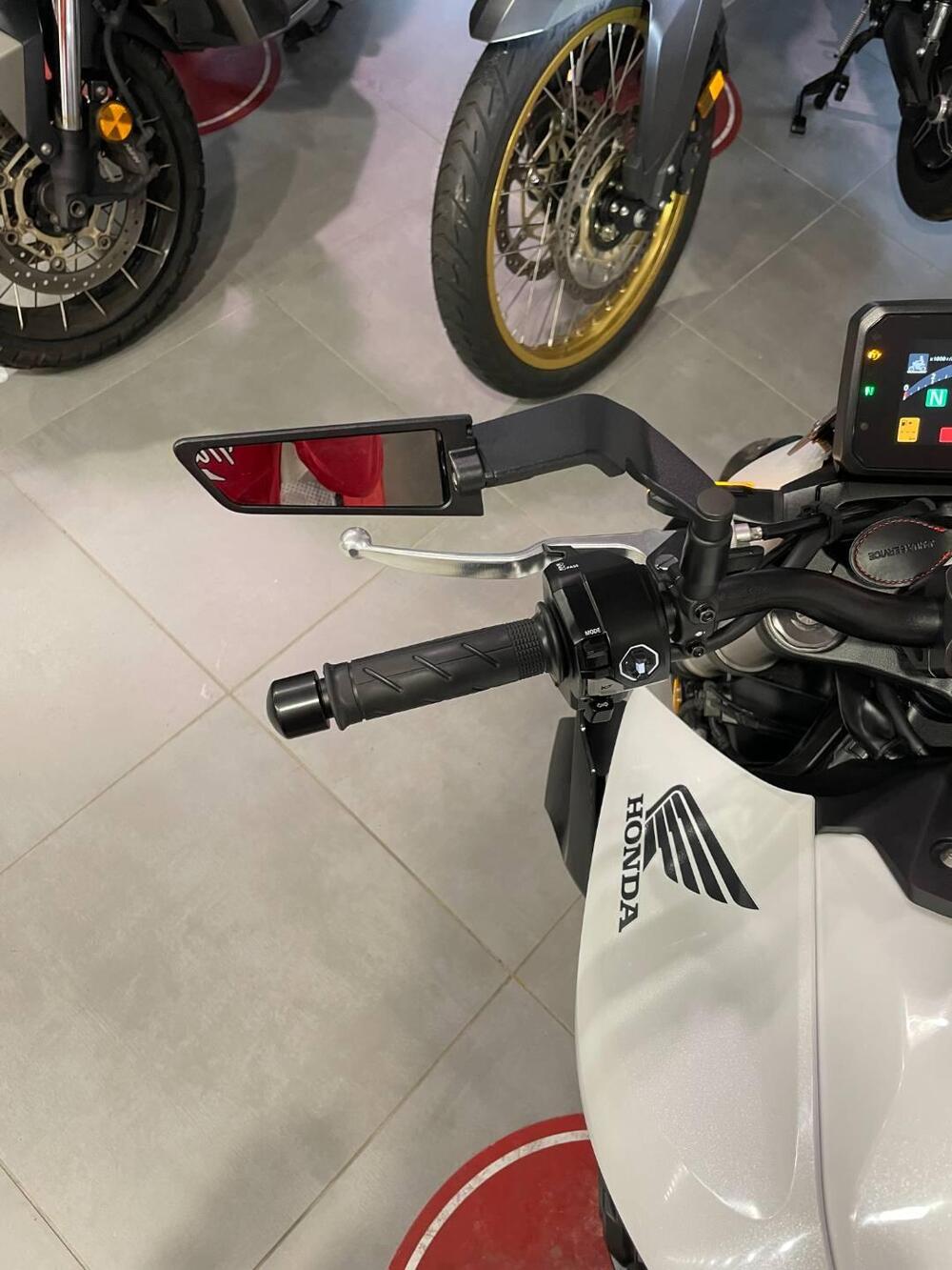 Honda CB 1000 Hornet (2025 - 26) (12)