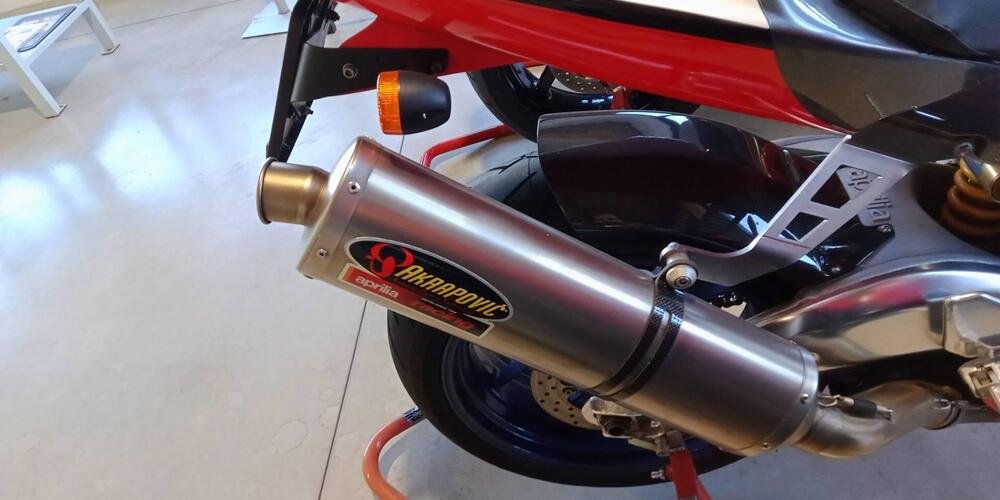 Aprilia RSV 1000 R (4)