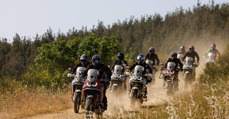 Honda e l'off-road per tutti! Al via i nuovi tour Adventure Roads in sella alla Transalp E-Clutch