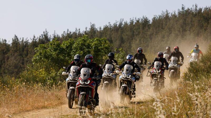 Honda e l'off-road per tutti! Al via i nuovi tour Adventure Roads in sella alla Transalp E-Clutch