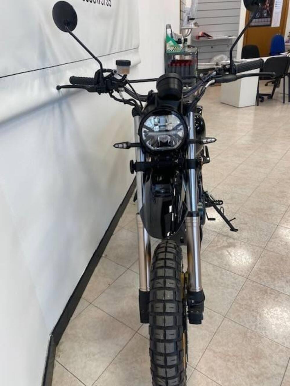 Swm Silver Vase 650 (2025 - 26) (7)