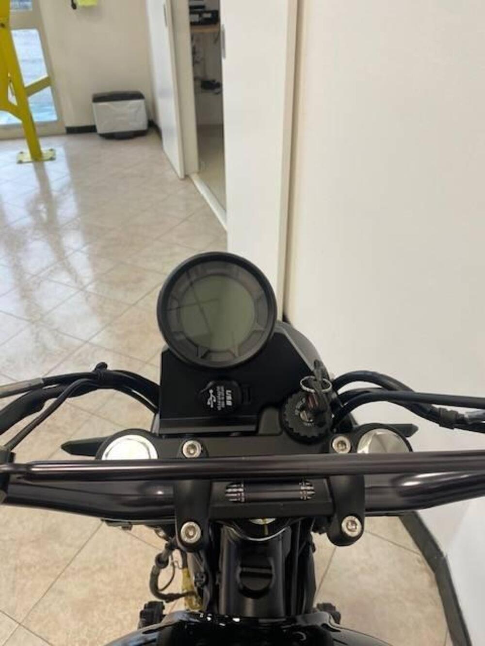 Swm Silver Vase 650 (2025 - 26) (12)