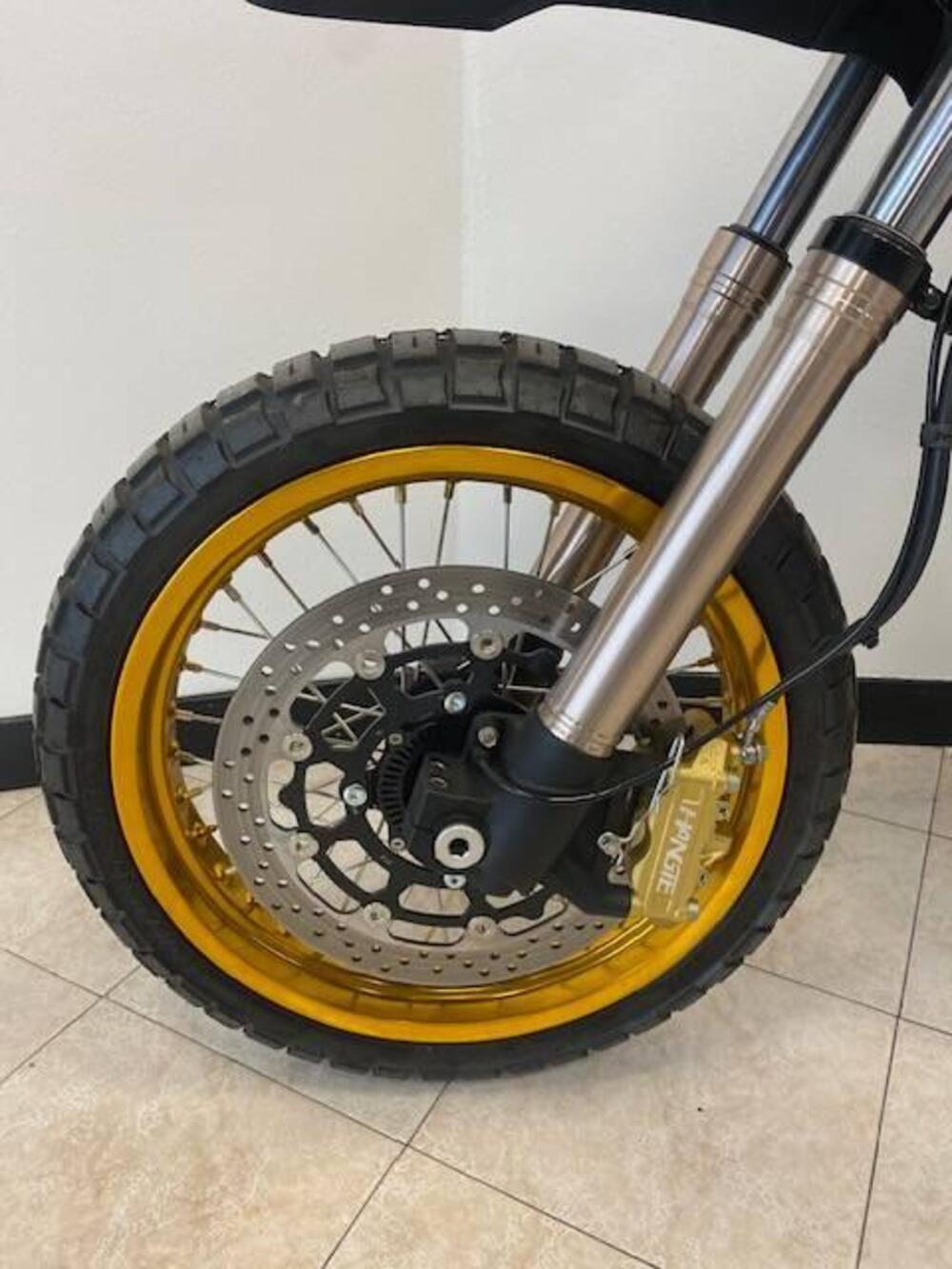 Swm Silver Vase 650 (2025 - 26) (14)